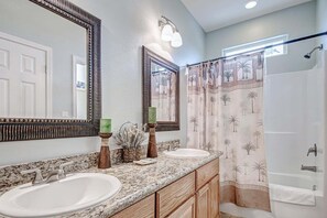 Bathroom - Oceanview 4 Bedroom Home (Port Bolivar)