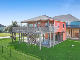 House, 2 Bedrooms | Exterior
