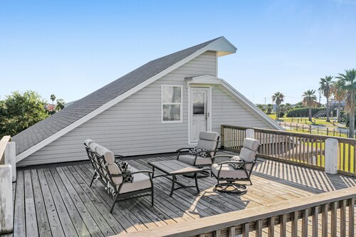 Over The Rainbow 3 Bedroom Home