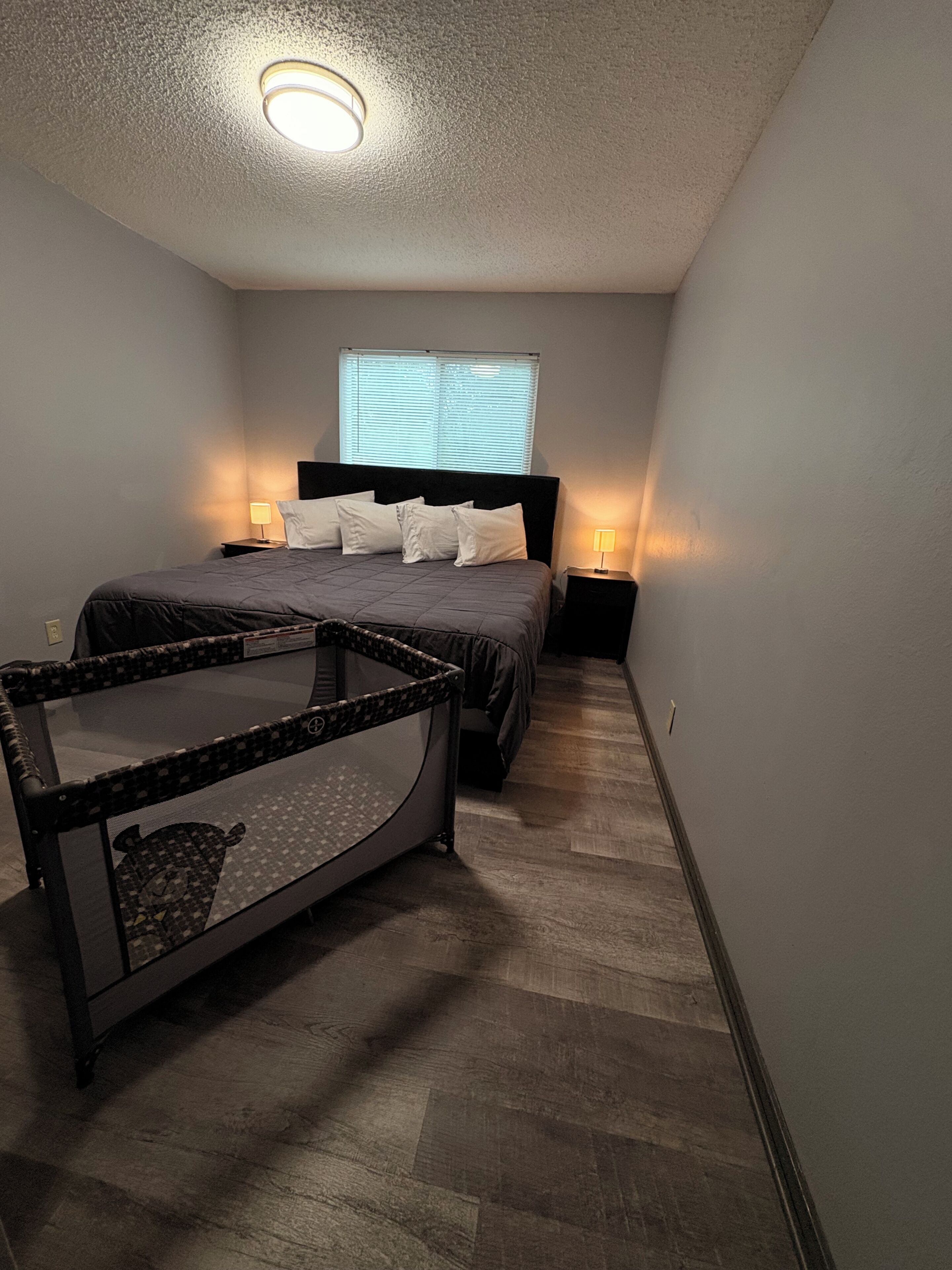 2 bedrooms, desk, iron/ironing board, travel cot
