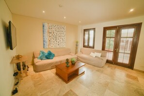 Living area - Elegant stay in Cartagena's Walled City!   Perfect for families (Cartagena)