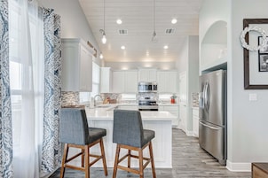 House, 4 Bedrooms | Private kitchen | Fridge, oven, coffee/tea maker, toaster