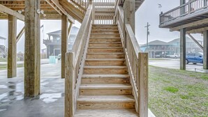A wooden staircase leading to a balcony with a view of the surrounding area. - Casa Chillax 4 Bedroom Home (Port Bolivar)
