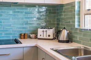 Fridge, microwave, oven, stovetop - 4 Kareena Ave Encounter Bay Metres from Sea & Sand (Victor Harbor)