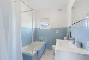 Shower - 4 Kareena Ave Encounter Bay Metres from Sea & Sand (Victor Harbor)