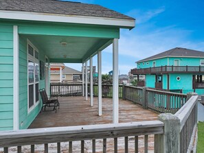 House, 3 Bedrooms | Terrace/patio - Mermaid Mansion 3 Bedroom Home (Port Bolivar)