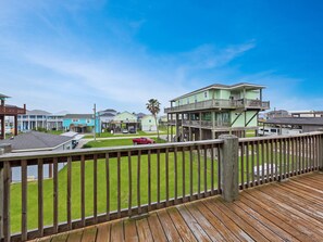 House, 3 Bedrooms | Property grounds - Mermaid Mansion 3 Bedroom Home (Port Bolivar)