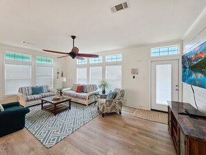 House, 3 Bedrooms | Living area | Smart TV - Mermaid Mansion 3 Bedroom Home (Port Bolivar)