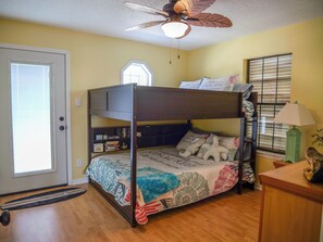 2 Schlafzimmer, Bügeleisen/Bügelbrett, Reisekinderbett, kostenloses WLAN