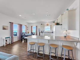 House, 2 Bedrooms | Private kitchen | Fridge, oven, coffee/tea maker, toaster