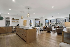 Interior - Lakeside Bliss Luxury 3 Bedroom Apartment (Wānaka)