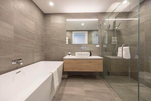 Bathroom - Lakeside Bliss Studio (Wānaka)