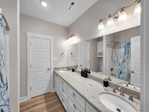 House, 5 Bedrooms | Bathroom - Blue Anchor 5 Bedroom Home (Port Bolivar)