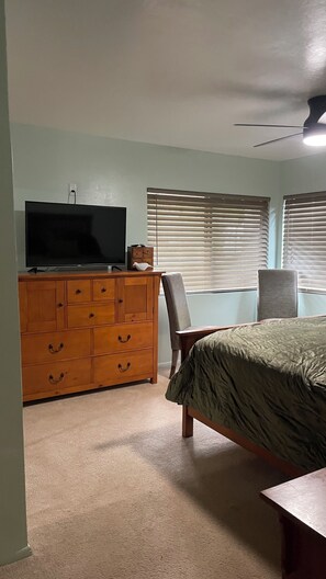 4 bedrooms, iron/ironing board, WiFi