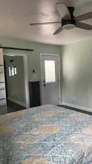 4 bedrooms, iron/ironing board, WiFi