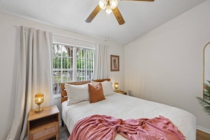 2 bedrooms, iron/ironing board, free WiFi, bed sheets - New To Market- Quiet Lakeview Townhome- Pool, Tennis, and Comfort (Bradenton)