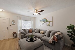 Smart TV - New To Market- Quiet Lakeview Townhome- Pool, Tennis, and Comfort (Bradenton)