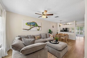 Smart TV - New To Market- Quiet Lakeview Townhome- Pool, Tennis, and Comfort (Bradenton)
