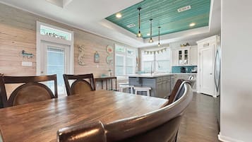 House, 3 Bedrooms | Dining