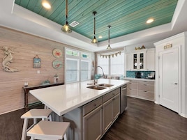 House, 3 Bedrooms | Private kitchen | Fridge, oven, coffee/tea maker, toaster