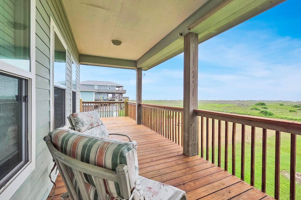 Kc's Sunshine 2 Bedroom Home - Crystal Beach, TX