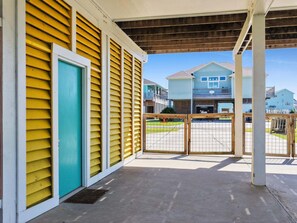 House, 3 Bedrooms | Property grounds - Crabby Patty 3 Bedroom Home (Port Bolivar)