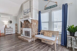 House, 3 Bedrooms | Interior - The Showboat 3 Bedroom Home (Port Bolivar)