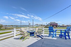 House, 3 Bedrooms | Outdoor dining - The Showboat 3 Bedroom Home (Port Bolivar)