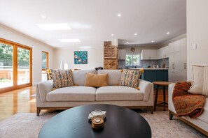 TV, fireplace, offices