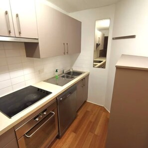 Private kitchen - Charming Glebe Attic Room (Glebe)