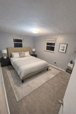 2 bedrooms, iron/ironing board, WiFi, bed sheets - NFL Draft Luxury Stay • Sleeps 6 • Minutes to Action & Light Rail Access 1 Min (Pittsburgh)