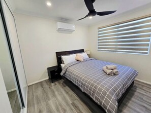 2 bedrooms, iron/ironing board, free WiFi, bed sheets