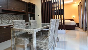Executive Room, Garden View | Dining