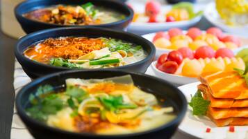 Bao gồm bữa sáng buffet hàng ngày