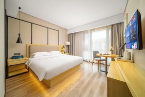 Standaard eenpersoonskamer, uitzicht op heuvels | Luxe beddengoed, donsdekens, een bureau, een laptopwerkplek