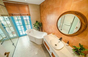 Superior Suite, Beach View | Bathroom - Be Bon Village (Sam Son)