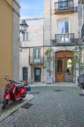 Newly Renovated! 1BR/1BA flat in Old Lisbon