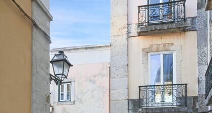Newly Renovated! 1BR/1BA flat in Old Lisbon