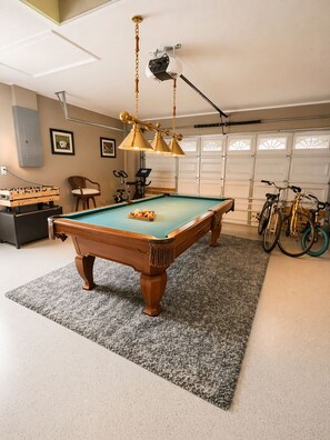 Games room - Luxury Canal Villa, Headed Pool, Game Room, Sandy Beach Yard & Fire Pit (Cape Coral)