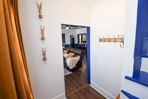 Interior - Providence Royal Maisonette Free Parking + Game Room (Providence)