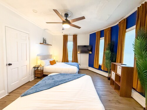 Providence Royal Maisonette Free Parking + Game Room