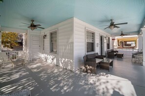 Terrace/patio - 9BR Sleeps 19 - 1 Block to Beach - Ocean Views! (Ventnor City)