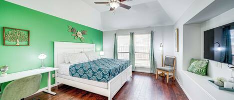 3 bedrooms, desk, iron/ironing board, travel crib