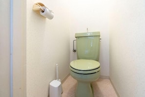 Apartment, Lanai, City View | Bathroom | Free toiletries, hair dryer, towels, shampoo - Rafine Nihonbashi (Osaka)