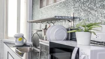 Basic Quadruple Room | Living area