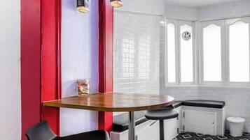 Basic Quadruple Room | Living area