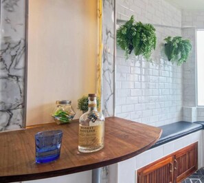 Perhehuone, oma kylpyhuone (Family room with Private Bathroom) | Sisätilat