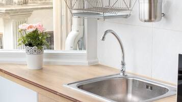 Basic Quadruple Room | Interior