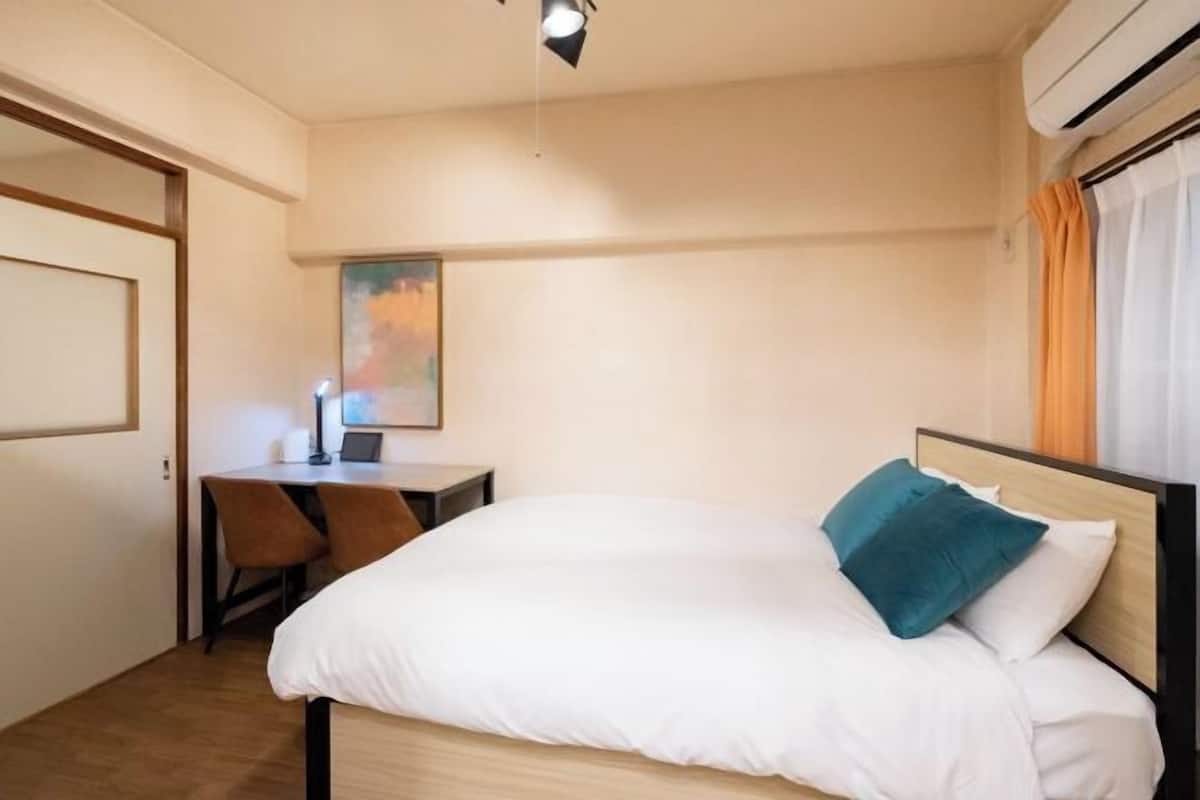 WiFi (free), bed sheets