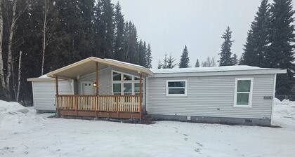 Perfect 3-bedroom house with AC in charming Fairbanks on quiet dead end road.